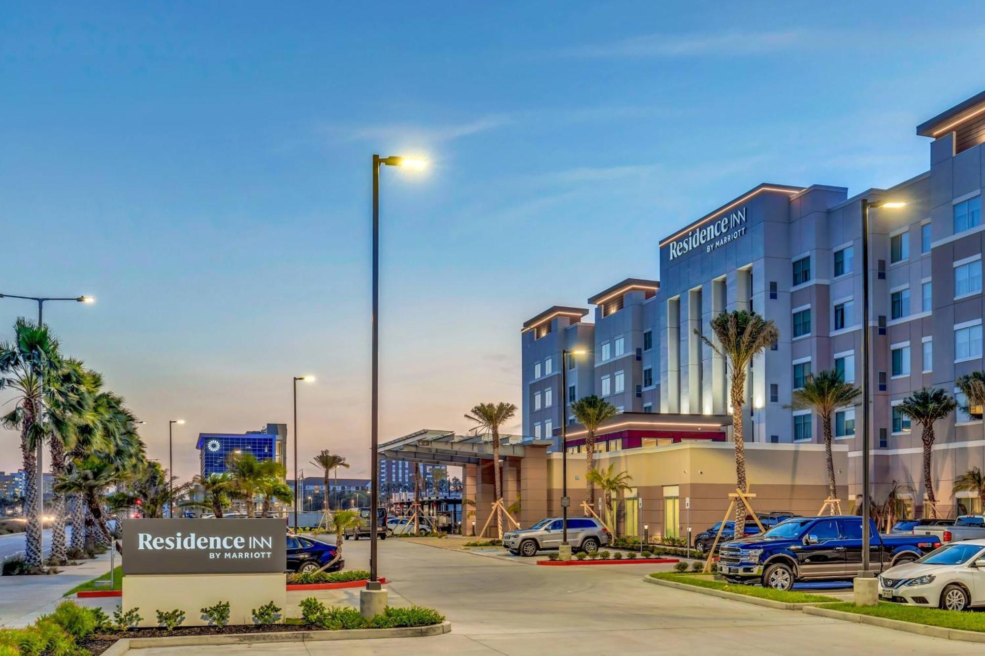 Hotel By Marriott Downtown 3*